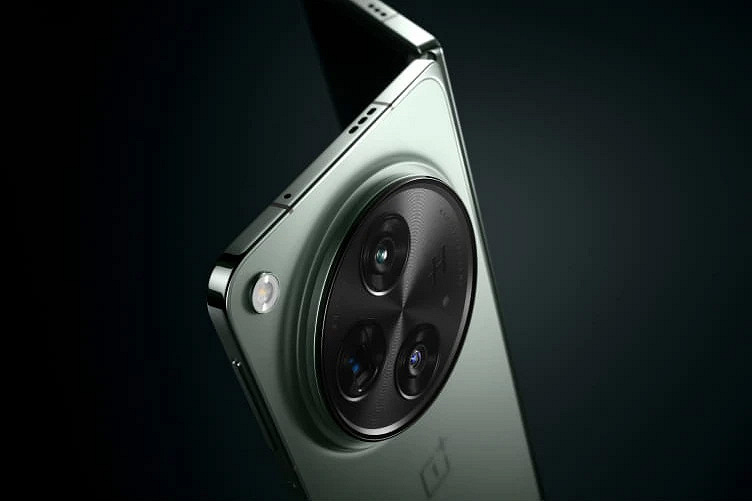Сверхъяркие экраны, одна из лучших камер в классе и титановый корпус. OnePlus мощно вышла на рынок складных смартфонов с OnePlus Open